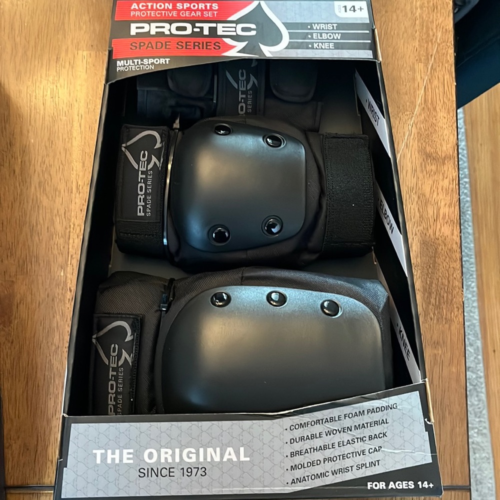 Adult knee pads, wrist pads and elbow pads